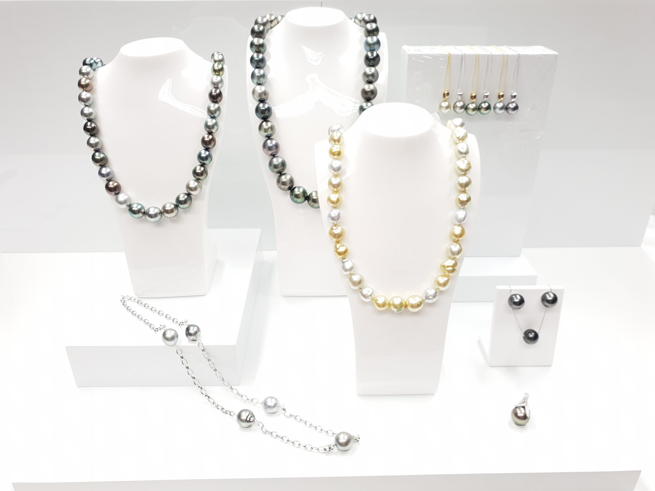Tips on how to display pearls in your jewellery shop