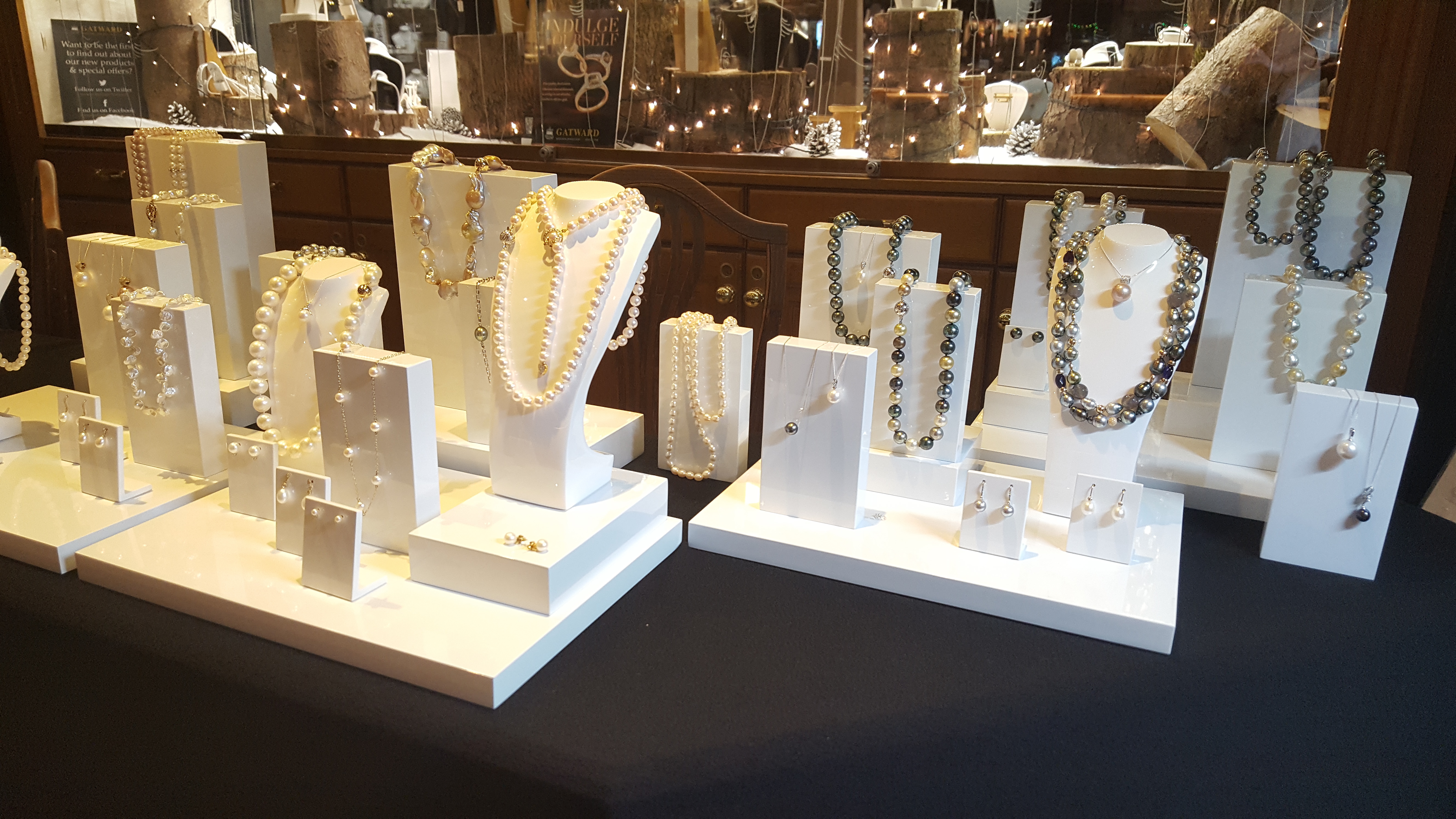 Raw Pearls' beautiful collections on display at Gatwards of Hitchins' 'Gin and Gemstones' evening.